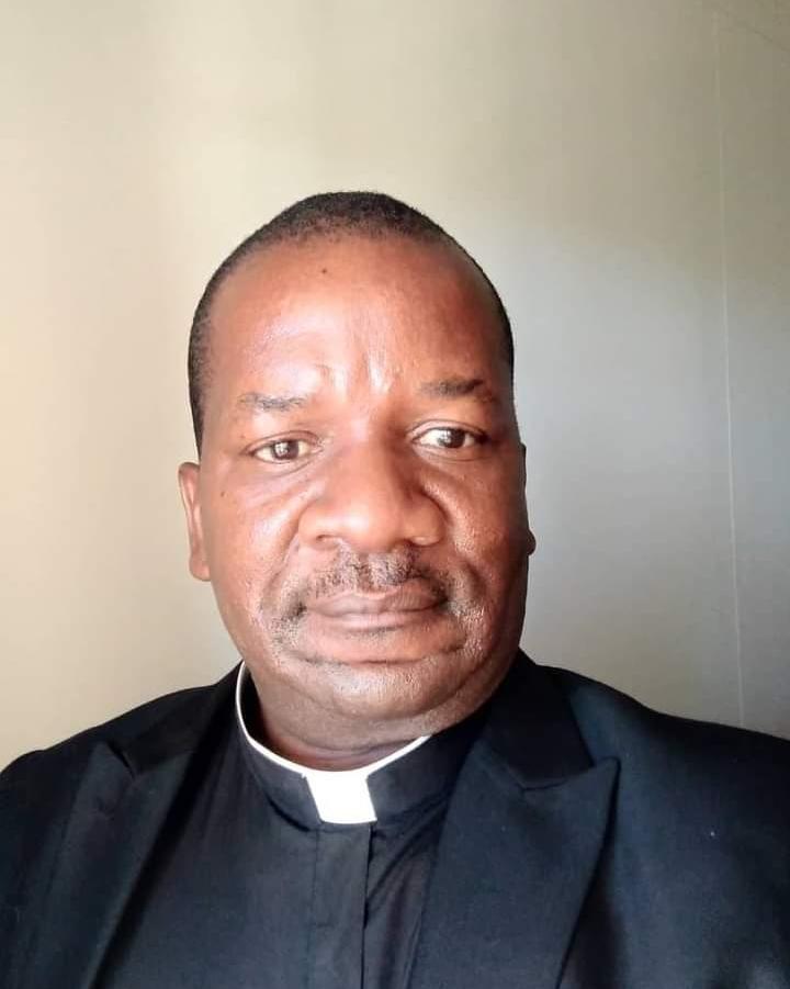 Beloved Sambyu Priest Dies In Car Crash – Eagle FM